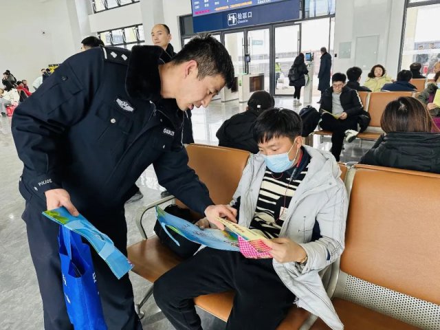 米脂县打防管控一体推进“扫黄打非·净网2024”专项行动