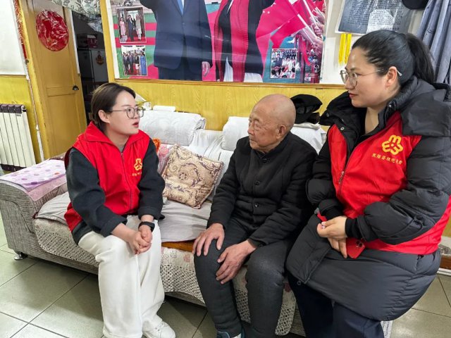 县妇联和智慧居家养老服务中心联合举办学雷锋志愿服务活动