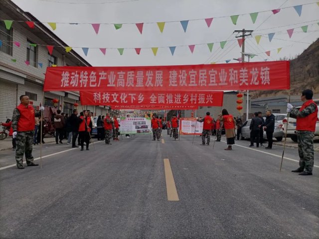 米脂县第三十二届“科技之春”宣传月集中宣传活动走进龙镇