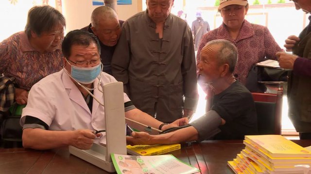 医疗义诊进乡村 健康帮扶暖民心