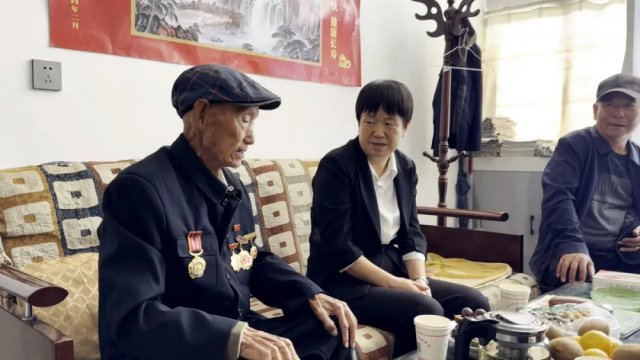 王曼华一行开展国庆前走访慰问活动