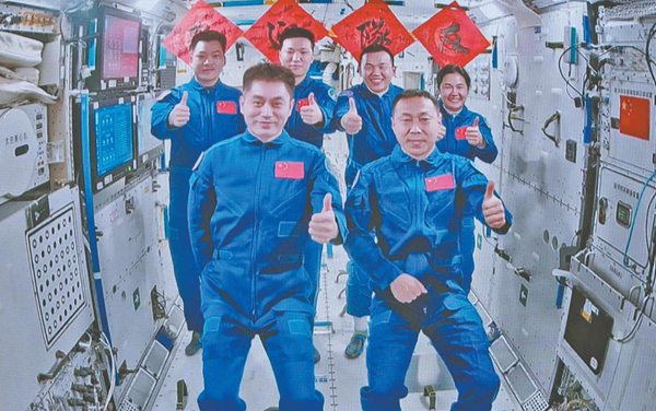 神舟十九号载人飞船发射取得圆满成功